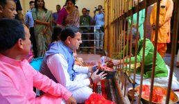 मुख्यमंत्री धामी ने मां धारी देवी के मंदिर में की पूजा-अर्चना, प्रदेशवासियों की सुरक्षा, सुख-समृद्धि एवं आपदा राहत की कामना की, भावुक हुए श्रद्धालु
