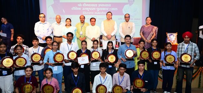 मुख्यमंत्री पुष्कर सिंह धामी ने बोर्ड परीक्षा के मेधावियों को किया पुरस्कृत, कहा बीते चार साल में रिकॉर्ड 25 हजार युवाओं को पारदर्शिता के साथ मिली सरकारी नौकरी