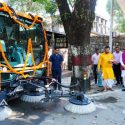 मुख्यमंत्री धामी ने नगर निगम देहरादून द्वारा संचालित वैक्यूम बेस्ड रोड स्वीपिंग मशीन का फ्लैग ऑफ किया, कहा देहरादून को स्वच्छ एवं प्रदूषण रहित बनाने के लिए तकनीक के माध्यम से सफाई व्यवस्था को सुदृढ़ किया जा रहा है