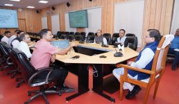 Uttarakhand मुख्यमंत्री पुष्कर सिंह धामी ने की उच्च स्तरीय बैठक, अधिकारियों को प्रदेश की सभी सड़कों को शीघ्र गड्ढा मुक्त करने के निर्देश Uttarakhand मुख्यमंत्री पुष्कर सिंह धामी ने की उच्च स्तरीय बैठक, अधिकारियों को प्रदेश की सभी सड़कों को शीघ्र गड्ढा मुक्त करने के निर्देश