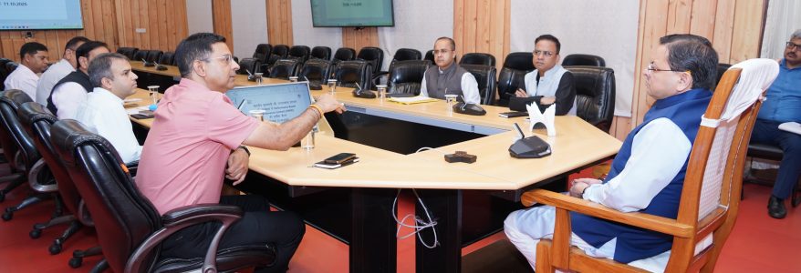Uttarakhand मुख्यमंत्री पुष्कर सिंह धामी ने की उच्च स्तरीय बैठक, अधिकारियों को प्रदेश की सभी सड़कों को शीघ्र गड्ढा मुक्त करने के निर्देश