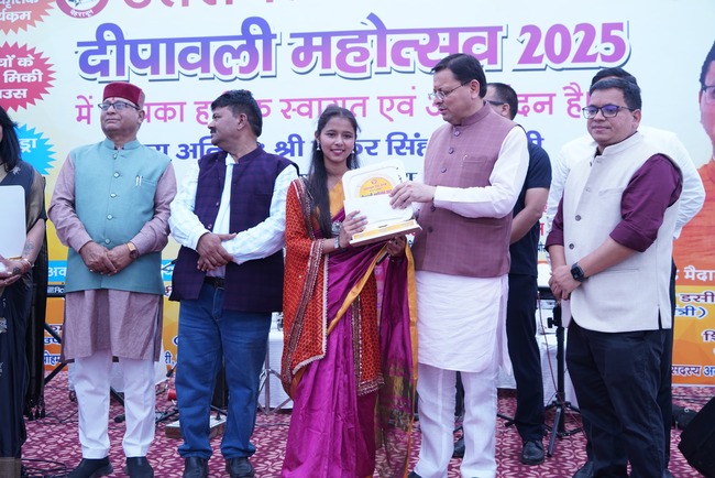 उत्तरांचल प्रेस क्लब द्वारा आयोजित दीपावली महोत्सव-2025 में शामिल हुए सीएम धामी, कहा पत्रकार कल्याण कोष का बजट 5 करोड़ रूपए से बढ़ाकर 10 करोड़ रुपए किया गया है