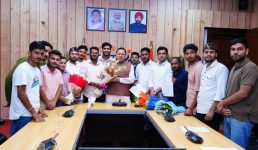 मुख्यमंत्री पुष्कर सिंह धामी से उत्तराखंड बेरोजगार संघ के प्रतिनिधियों ने की भेंट, परीक्षा रद्द होने पर बेरोजगार संघ ने सीएम धामी का जताया आभार मुख्यमंत्री पुष्कर सिंह धामी से उत्तराखंड बेरोजगार संघ के प्रतिनिधियों ने की भेंट, परीक्षा रद्द होने पर बेरोजगार संघ ने सीएम धामी का जताया आभार