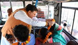 मुख्यमंत्री पुष्कर सिंह धामी ने श्रद्धालुओं के दल को गंगोत्री धाम के लिए किया रवाना, राज्य सरकार की मातृ-पितृ तीर्थाटन योजना के तहत 32 श्रद्धालु करेंगे पांच दिन की यात्रा मुख्यमंत्री पुष्कर सिंह धामी ने श्रद्धालुओं के दल को गंगोत्री धाम के लिए किया रवाना, राज्य सरकार की मातृ-पितृ तीर्थाटन योजना के तहत 32 श्रद्धालु करेंगे पांच दिन की यात्रा