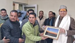 मुख्यमंत्री पुष्कर सिंह धामी मुनस्यारी पहुंचे, जनता और जवानों से किया आत्मीय संवाद, विकास योजनाओं की समीक्षा भी की