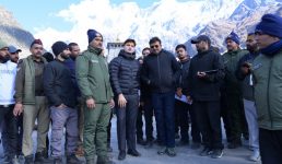 Uttarakhand मुख्य सचिव आनन्द बर्द्धन ने केदारनाथ यात्रा व्यवस्थाओं का लिया जायजा, पुनर्निर्माण कार्यों और यात्रियों की सुविधाओं का किया निरीक्षण