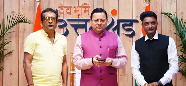 लोकगायक फौजी ललित मोहन जोशी के गीतों की एल्बम ‘मानसखंड’ का विमोचन सीएम धामी ने किया