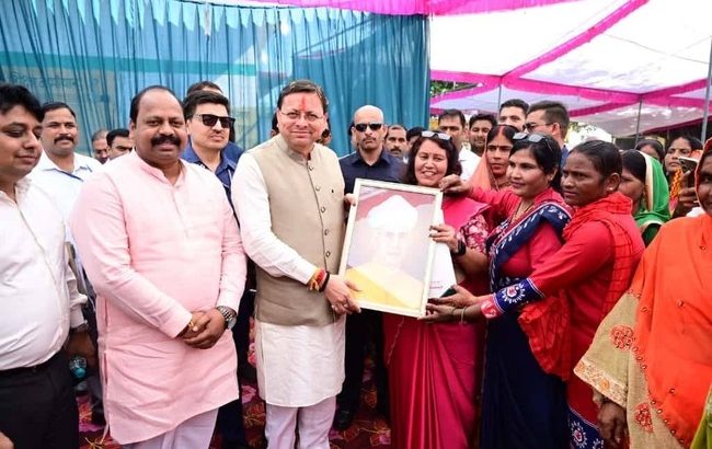मुख्यमंत्री ने किया 20.89 करोड़ रुपये की लागत से खटीमा-मेलाघाट सड़क पुनर्निर्माण कार्यों का शिलान्यास, खटीमा में किया 215 फ़ीट ऊँचे तिरंगे का लोकार्पण, ‘सशक्त बहना उत्सव’ में महिलाओं को किया प्रोत्साहित