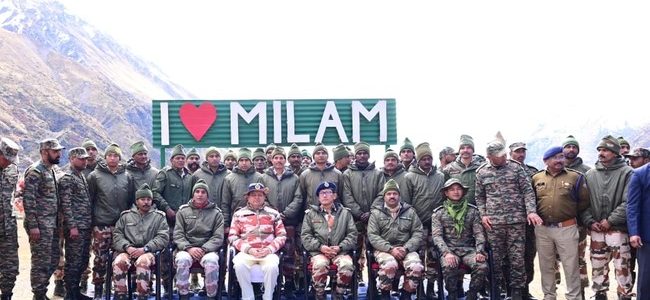 Pithoragarh सीमांत गांव मिलम में मुख्यमंत्री ने की आई.टी.बी.पी जवानों और स्थानीय नागरिकों से भेंट, कहा प्रधानमंत्री मोदी के नेतृत्व में सीमांत गांवों के सर्वांगीण विकास के लिए ‘वाइब्रेंट विलेज कार्यक्रम’ प्रभावी रूप से क्रियान्वित किया जा रहा है