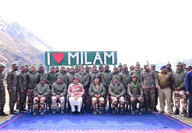 Pithoragarh सीमांत गांव मिलम में मुख्यमंत्री ने की आई.टी.बी.पी जवानों और स्थानीय नागरिकों से भेंट, कहा प्रधानमंत्री मोदी के नेतृत्व में सीमांत गांवों के सर्वांगीण विकास के लिए ‘वाइब्रेंट विलेज कार्यक्रम’ प्रभावी रूप से क्रियान्वित किया जा रहा है Pithoragarh सीमांत गांव मिलम में मुख्यमंत्री ने की आई.टी.बी.पी जवानों और स्थानीय नागरिकों से भेंट, कहा प्रधानमंत्री मोदी के नेतृत्व में सीमांत गांवों के सर्वांगीण विकास के लिए ‘वाइब्रेंट विलेज कार्यक्रम’ प्रभावी रूप से क्रियान्वित किया जा रहा है