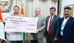 भारतीय जीवन बीमा निगम ने मुख्यमंत्री राहत कोष हेतु 1 करोड़ रुपये का चेक भेंट किया, मुख्यमंत्री पुष्कर सिंह धामी ने निगम के योगदान की सराहना की, कहा समाजसेवा में संस्थाओं की भागीदारी प्रेरणादायक