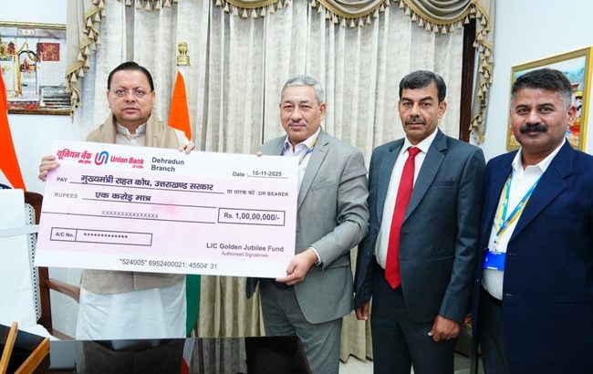 भारतीय जीवन बीमा निगम ने मुख्यमंत्री राहत कोष हेतु 1 करोड़ रुपये का चेक भेंट किया, मुख्यमंत्री पुष्कर सिंह धामी ने निगम के योगदान की सराहना की, कहा समाजसेवा में संस्थाओं की भागीदारी प्रेरणादायक