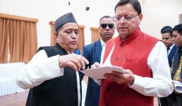 मुख्यमंत्री धामी ने जनता मिलन कार्यक्रम में सुनी जन समस्याएं, अधिकारियों को फीडबैक व्यवस्था सुदृढ़ करने के दिए निर्देश