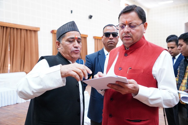 मुख्यमंत्री धामी ने जनता मिलन कार्यक्रम में सुनी जन समस्याएं, अधिकारियों को फीडबैक व्यवस्था सुदृढ़ करने के दिए निर्देश