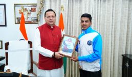 मुख्यमंत्री पुष्कर सिंह धामी से माउंट एवरेस्ट फतह करने वाले 16 वर्षीय बालक सचिन कुमार ने की शिष्टाचार भेंट,मुख्यमंत्री ने दी बधाई, कहा सचिन उत्तराखंड की नई पीढ़ी के लिए प्रेरणा स्रोत