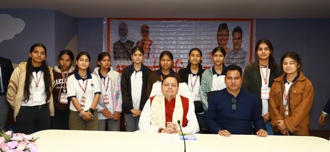 दिल्ली में मुख्यमंत्री धामी ने भारत दर्शन शैक्षिक भ्रमण कार्यक्रम 2025 में देवप्रयाग विधानसभा क्षेत्र के मेधावी छात्र-छात्राओं के साथ संवाद किया