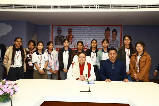 दिल्ली में मुख्यमंत्री धामी ने भारत दर्शन शैक्षिक भ्रमण कार्यक्रम 2025 में देवप्रयाग विधानसभा क्षेत्र के मेधावी छात्र-छात्राओं के साथ संवाद किया