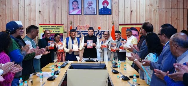 किताबें पढ़ने की आदत को बढ़ावा दें, बुके नहीं बुक दीजिए, मुख्यमंत्री धामी का आह्वान