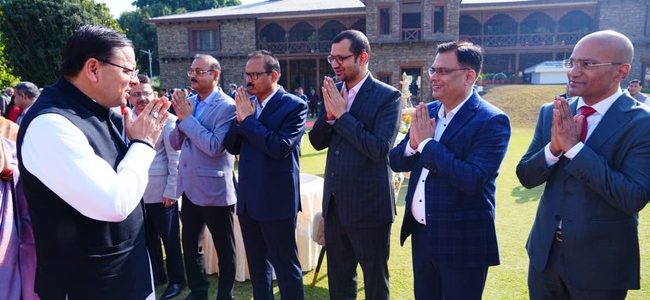 सीएम धामी की अध्यक्षता में मुख्यमंत्री आवास पर IAS अधिकारियों की अनौपचारिक बैठक आयोजित, प्रशासन को तेज़, पारदर्शी और जन-केंद्रित कार्य शैली अपनाने का आह्वान किया