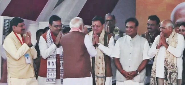 मुख्यमंत्री पुष्कर सिंह धामी पटना (बिहार) में नवनिर्वाचित सरकार के शपथ ग्रहण समारोह में हुए सम्मिलित