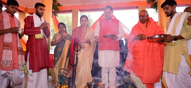 मुख्यमंत्री धामी ने रुड़की स्थित जीवनदीप आश्रम में पांच दिवसीय धार्मिक एवं सामाजिक महोत्सव में कहा ‘ऑपरेशन कालनेमि’ के अंतर्गत सनातन धर्म को बदनाम करने वालों पर कठोर कार्रवाई की गई है