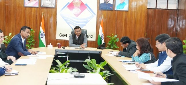 Uttarakhand पीएमश्री स्कूलों में कम्प्यूटर लैब एवं पुस्तकालयों की स्थापना में तेजी लायी जाए, मुख्य सचिव ने अधिकारियों को दिए निर्देश