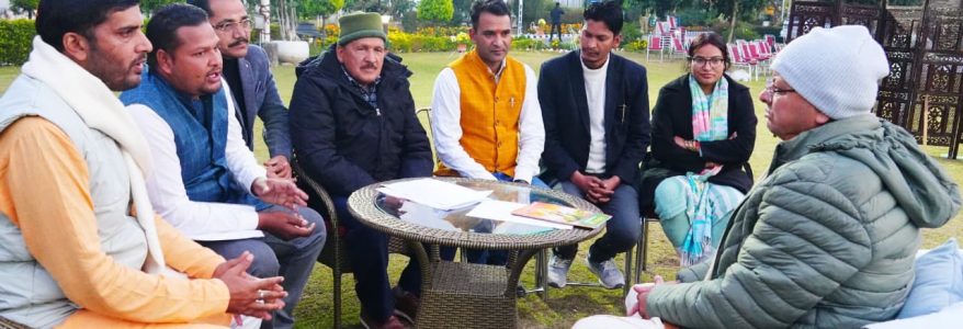 घनसाली क्षेत्र के प्रतिनिधिमंडल ने पिलखी स्वास्थ्य सेवाओं के उन्नयन हेतु मुख्यमंत्री धामी से की मुलाकात, सीएम के आश्वासन के बाद हड़ताल की स्थगित