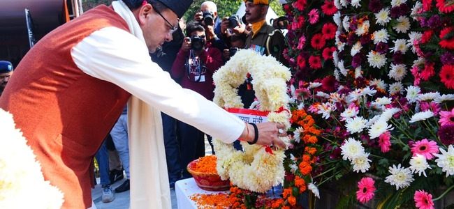 मुख्यमंत्री ने विजय दिवस पर शहीद स्मारक में पुष्पचक्र अर्पित कर वीर बलिदानियों को दी श्रद्धांजलि, भारतीय सेना के शौर्य, त्याग और अटूट राष्ट्रनिष्ठा की गौरवगाथा का दिन है विजय दिवस
