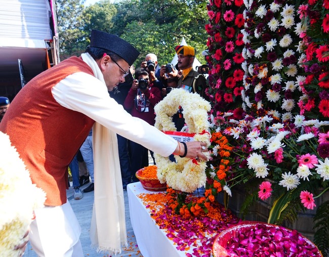 मुख्यमंत्री ने विजय दिवस पर शहीद स्मारक में पुष्पचक्र अर्पित कर वीर बलिदानियों को दी श्रद्धांजलि, भारतीय सेना के शौर्य, त्याग और अटूट राष्ट्रनिष्ठा की गौरवगाथा का दिन है विजय दिवस