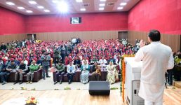 मुख्यमंत्री धामी ने टॉपर छात्र-छात्राओं के दल को  ‘भारत दर्शन शैक्षिक भ्रमण’ पर रवाना किया, कहा सर्वश्रेष्ठ डायरी लिखने वाले प्रत्येक जनपद के दो-दो मेधावियों को किया जाएगा पुरस्कृत