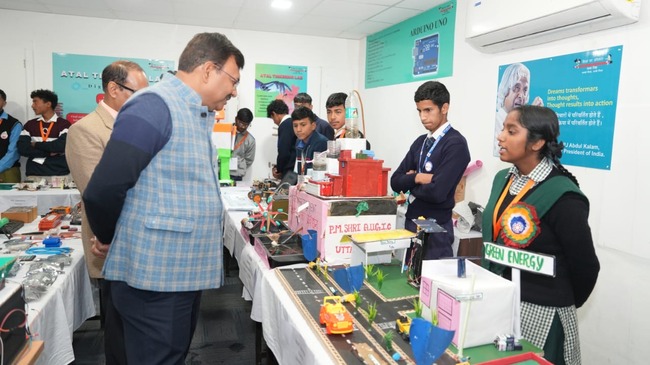 Uttarakhand मुख्य सचिव ने की वीडियो कॉन्फ्रेंसिंग के माध्यम से छात्र-छात्राओं से बातचीत, किया ‘शिक्षा की बात’ कार्यक्रम में प्रतिभाग