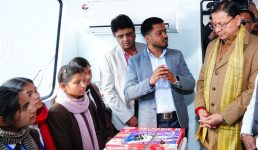 मुख्यमंत्री धामी ने छात्र कौशल संवर्धन हेतु लैब ऑन व्हील्स (इंफोसिस स्प्रिंगबोर्ड) का फ्लैग ऑफ किया, लैब ऑन व्हील्स ए.आई, कोडिंग, आई.ओ.टी एवं अन्य इमर्जिंग टेक क्षेत्रों में कौशल संवर्धन के लिए हैण्ड्स ऑन सुविधा उपलब्ध कराएगा