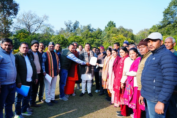 मुख्यमंत्री से टिहरी बांध विस्थापित क्षेत्र संघर्ष समिति सदस्यों ने की मुलाक़ात, मुख्यमंत्री ने सम्बंधित जिला अधिकारियों को दिए जरूरी निर्देश