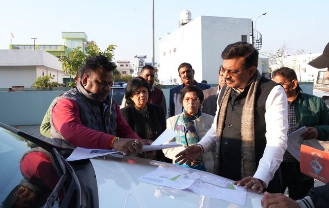 Uttarakhand मुख्य सचिव ने देहरादून के हर्रावला में नवनिर्मित शकुंतला रानी सरदारी लाल ओबेरॉय राजकीय मैटरनिटी एवं कैंसर चिकित्सालय का निरीक्षण किया