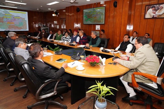 Uttarakhand मुख्यमंत्री ने की राज्य में प्रस्तावित एवं निर्माणाधीन रेल परियोजनाओं की समीक्षा, कहा एस्केप टनल को समानांतर सड़कों (पैरेलल रोड्स) के रूप में किया जाए विकसित