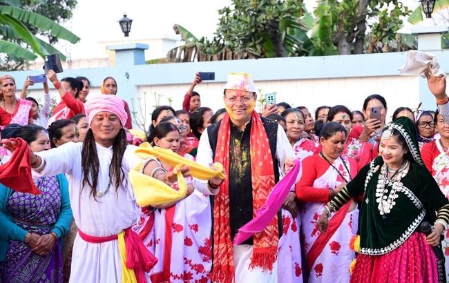 दियूरी, खटीमा में होली मिलन समारोह में शामिल हुए मुख्यमंत्री, कहा होली हमारी समृद्ध लोक परंपरा और सांस्कृतिक पहचान का प्रतीक