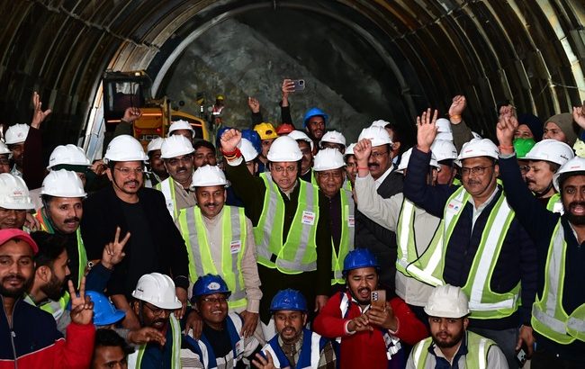 मुख्यमंत्री धामी ने जमरानी बहुउद्देशीय बांध परियोजना के अंतर्गत चल रहे निर्माण कार्यों का किया स्थलीय निरीक्षण