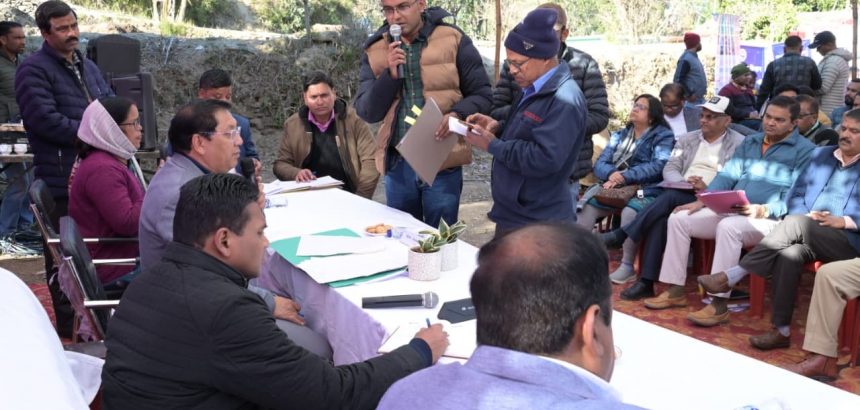 मुख्यमंत्री पुष्कर सिंह धामी के दिशा-निर्देशों में प्रभारी सचिव डॉ. आर. राजेश कुमार का रुद्रप्रयाग जनपद दौरा, कमेड़ा में लगा “जन-जन की सरकार, जन-जन के द्वार” बहुउद्देशीय शिविर