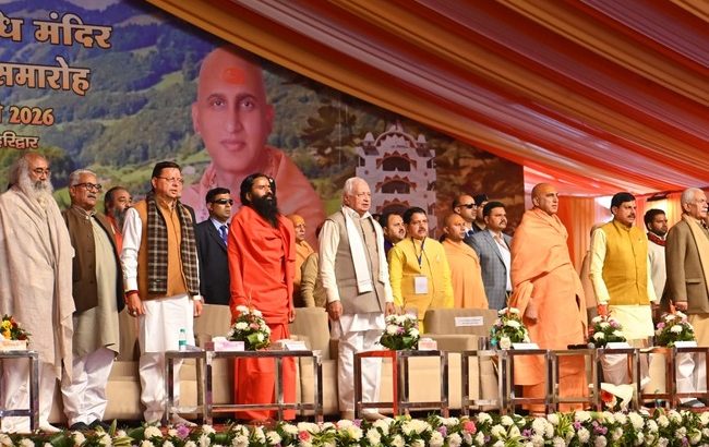 मुख्यमंत्री पुष्कर सिंह धामी ने हरिद्वार में ‘संत सम्मेलन’ में किया प्रतिभाग, कहा सनातन धर्म मानव निर्मित नहीं, बल्कि शाश्वत सिद्धांतों पर आधारित है, जो समय के साथ चलता है और कभी पराजित नहीं होता