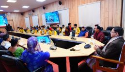 CM धामी ने जनप्रतिनिधियों और संस्कृति स्कूल के बच्चों के साथ PM मोदी का ‘मन की बात’ कार्यक्रम देखा, प्रदेशवासियों से AI, स्वास्थ्य जागरूकता एवं डिजिटल सुरक्षा जैसे क्षेत्रों में सक्रिय भूमिका निभाने का आह्वान किया