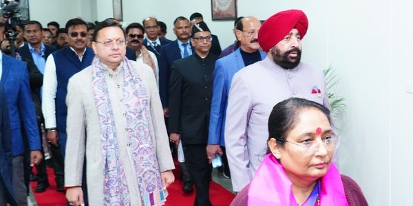 Uttarakhand Budget: आठ मूल मंत्रों से सरकार ने साधा संतुलन, मातृशक्ति की बेहतरी को संजीदा दिखी सरकार, पढ़ें पूरी खबर