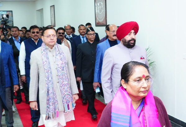 Uttarakhand Budget: आठ मूल मंत्रों से सरकार ने साधा संतुलन, मातृशक्ति की बेहतरी को संजीदा दिखी सरकार, पढ़ें पूरी खबर