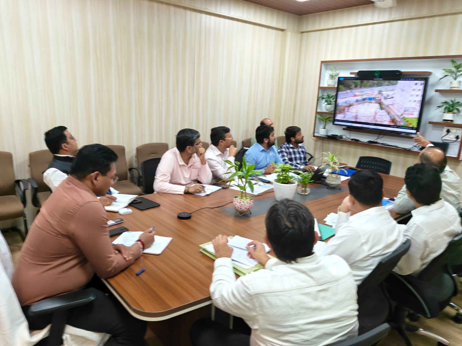 हरिद्वार में तेजी से बन रहा पीएम यूनिटी मॉल, धामी सरकार की मॉनिटरिंग में 46% काम पूरा, 160.57 करोड़ की परियोजना, ‘वन डिस्ट्रिक्ट वन प्रोडक्ट’ को मिलेगा बड़ा मंच, दिसंबर 2026 तक पूरा करने का लक्ष्य﻿