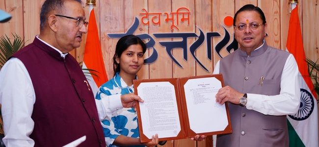 मुख्यमंत्री धामी ने कृषि एवं कृषक कल्याण विभाग के अंतर्गत मानचित्रक के पद पर चयनित 12 अभ्यर्थियों को नियुक्ति पत्र प्रदान किए