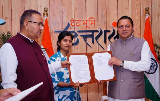 मुख्यमंत्री धामी ने कृषि एवं कृषक कल्याण विभाग के अंतर्गत मानचित्रक के पद पर चयनित 12 अभ्यर्थियों को नियुक्ति पत्र प्रदान किए