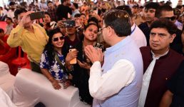 मुख्यमंत्री ने ऋषिकेश से चार धाम जाने वाली बसों को हरी झंडी दिखाकर किया रवाना, निशुल्क स्वास्थ्य शिविर का भी किया स्थलीय निरीक्षण