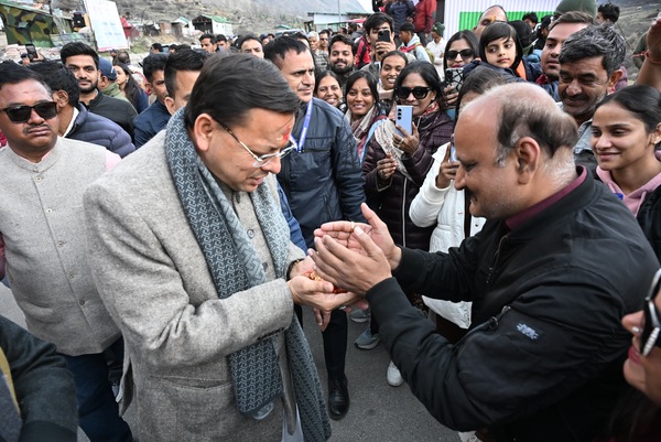 मुख्यमंत्री धामी पहुंचे भारत के प्रथम सीमांत गांव माणा, ग्राउंड जीरो पर उतरकर बद्रीनाथ धाम मास्टर प्लान की गहन समीक्षा भी की