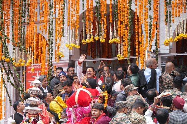 गंगोत्री और यमुनोत्री धाम के कपाट श्रद्धालुओं के लिए खुले, प्रधानमंत्री नरेन्द्र मोदी के नाम से  दोनों धामों में की गई पहली पूजा