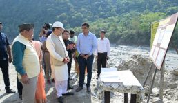 चारधाम यात्रा के मद्देनजर ग्राउंड जीरो पर उतरे मुख्यमंत्री, रुद्रप्रयाग से गुप्तकाशी तक सड़क मार्ग से किया यात्रा मार्ग का निरीक्षण