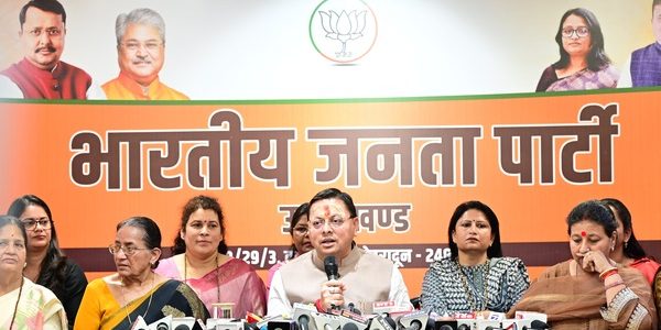 नारी शक्ति वंदन अधिनियम पर सीएम धामी का विपक्ष पर तीखा प्रहार, महिलाओं के अधिकारों में बाधा डालने वालों को मातृशक्ति देगी करारा जवाब